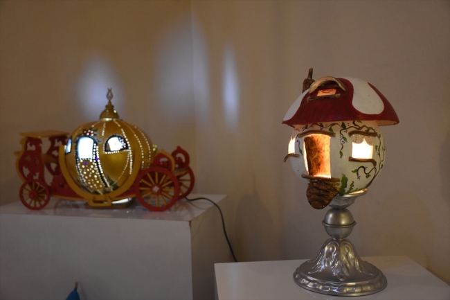 Bursa'da iki kardeş su kabağını gelir kapısına çevirdi